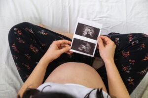 Gestazione per altri: «Il bimbo è brutto, devi abortire»