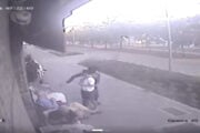 Uomo accoltellato in un bar a Milano, il video choc dell’aggressione a San Siro