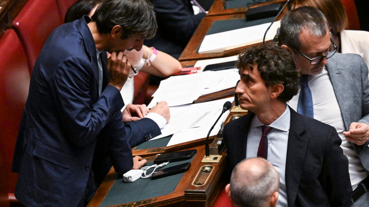 Meloni: «Ora serve una riflessione». Rispuntano i tifosi del piano Garofani