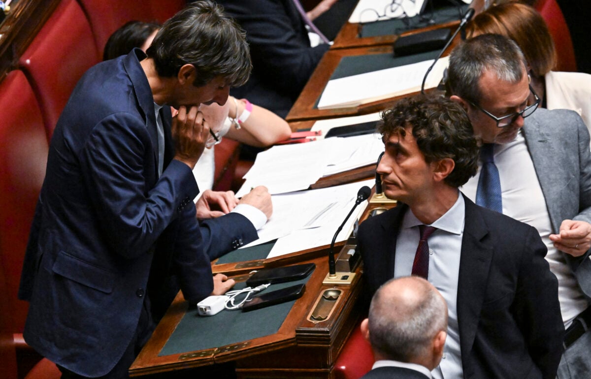 Meloni: «Ora serve una riflessione». Rispuntano i tifosi del piano Garofani