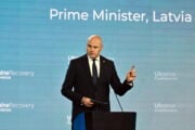 La Lettonia presenta il conto all’Ue