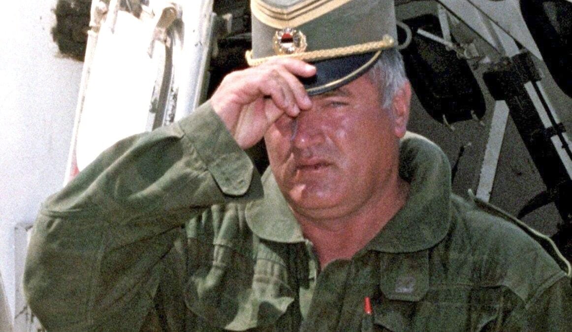 Il «boia di Srebrenica» muore all’Aja.  Mladić era in carcere per genocidio