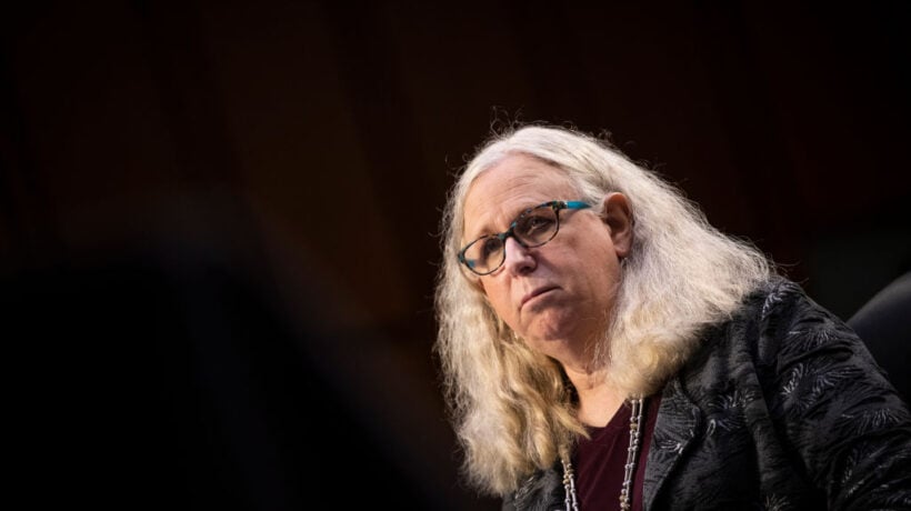 Svelato il business dei baby trans. «Creano pazienti perpetui per soldi»