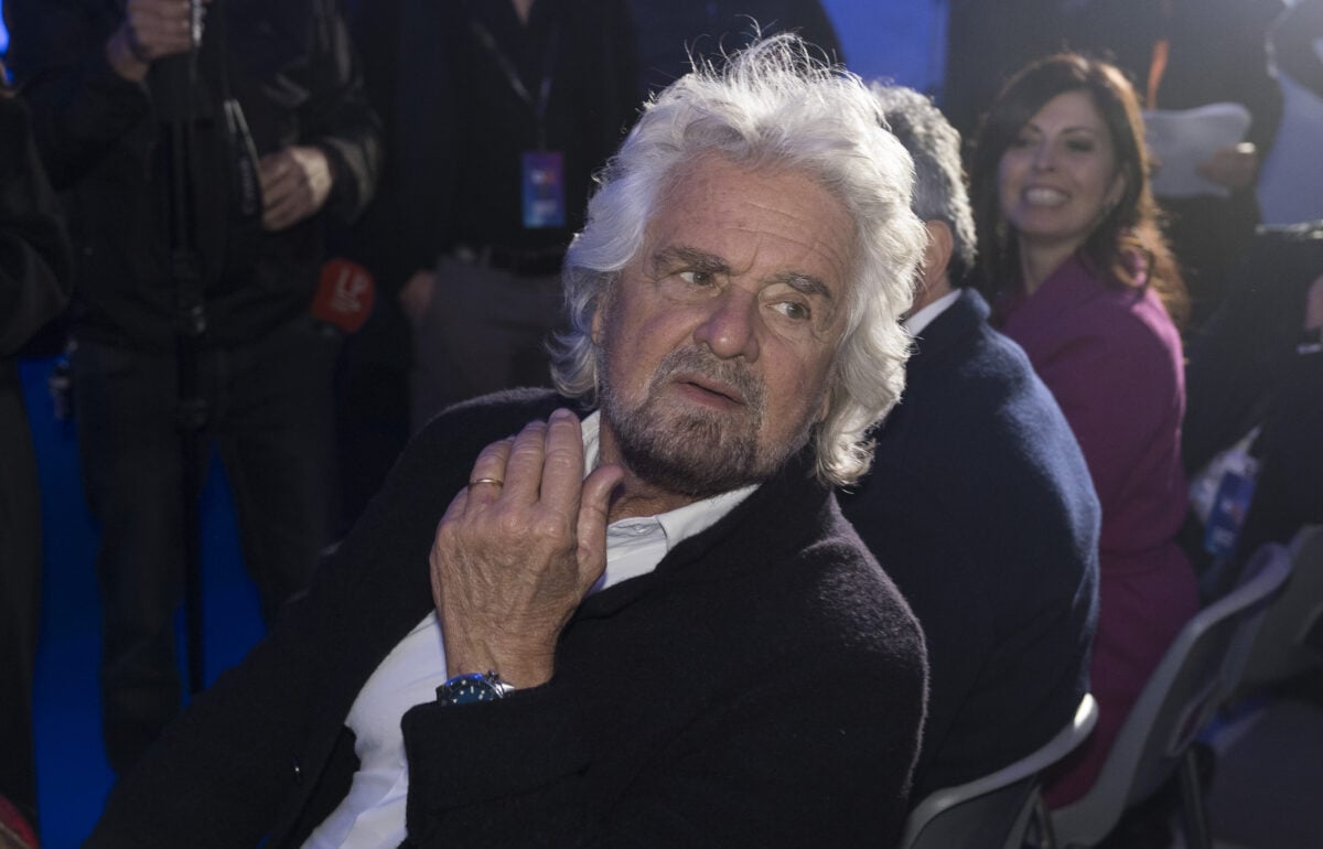 Grillo «liscia» Musk e i grillini Maga. Così può ammazzare il campo largo
