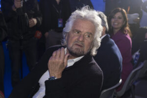 Grillo «liscia» Musk e i grillini Maga. Così può ammazzare il campo largo