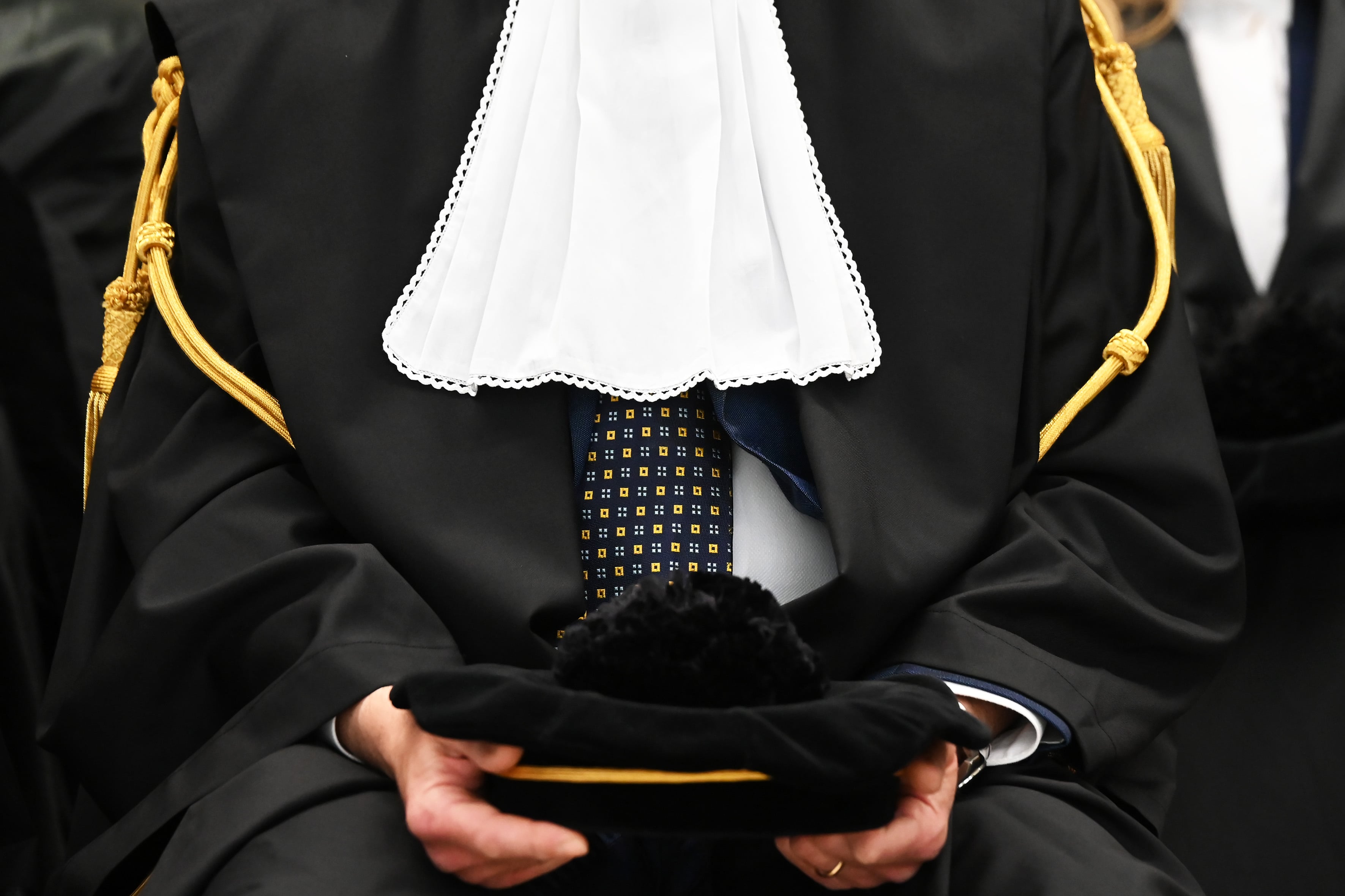 toh i magistrati annullano il dpcm che limitava la paga dei magistrati da Laverita.info toh i magistrati annullano il dpcm che limitava la paga dei magistrati