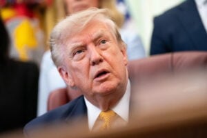 Tra Iran e Usa vincono le contraddizioni