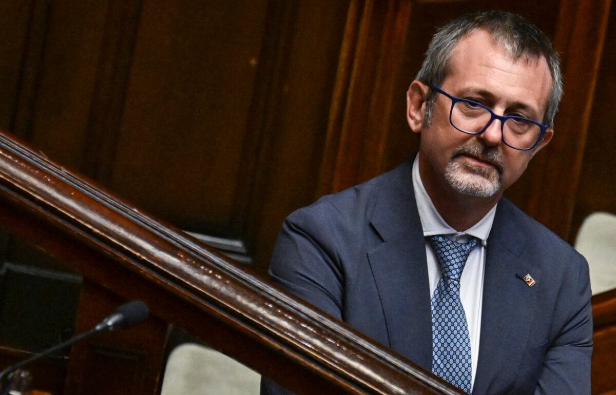 La Giunta si rifiuta di visionare le chat di Delmastro. Oggi si va in Aula