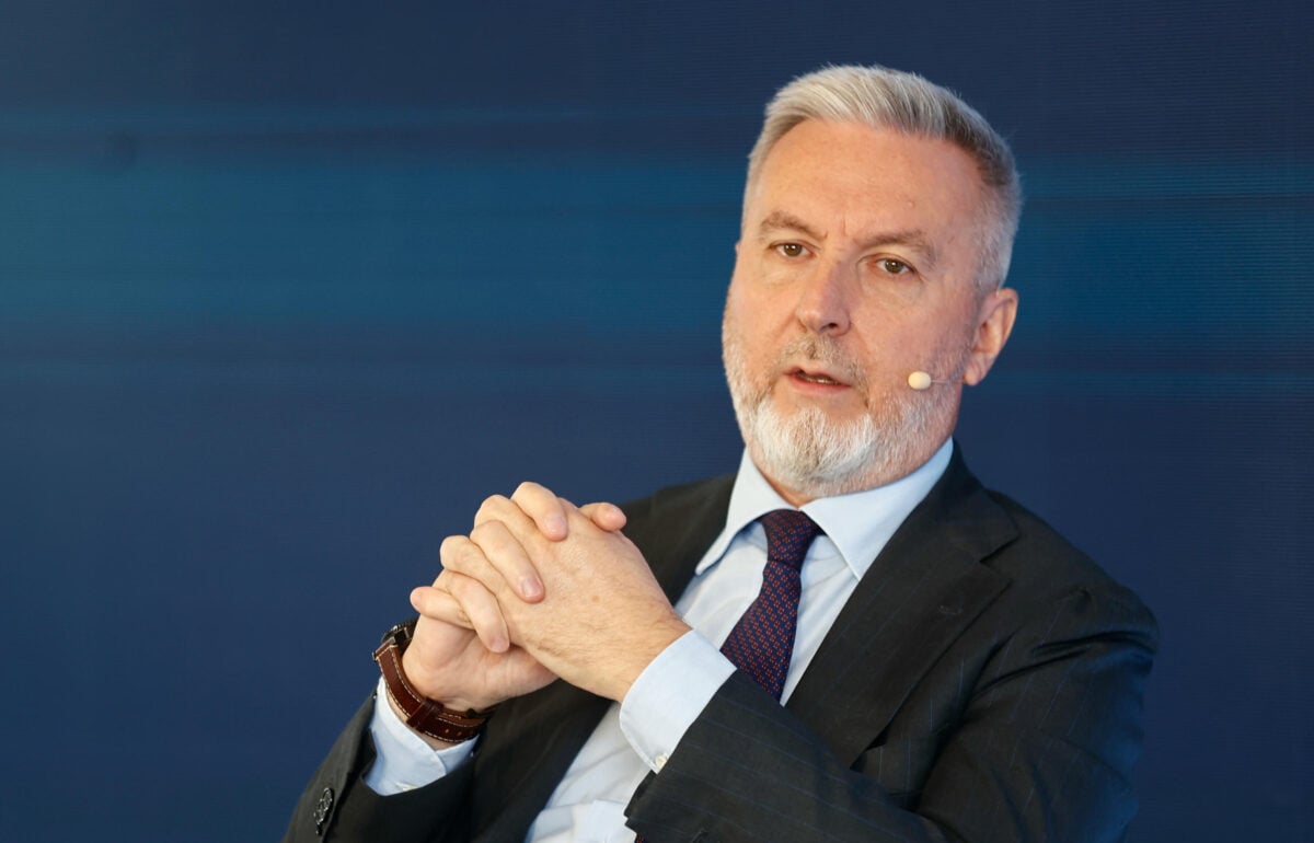 La risoluzione contro il riarmo mette a nudo le due anime dem