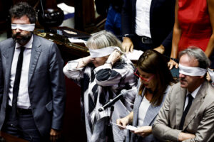 Delmastro, niente chat alla Procura. Circo delle opposizioni alla Camera