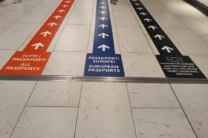 Linea dura Italia: stop a Schengen. «Frontiere marittime e aeree chiuse»