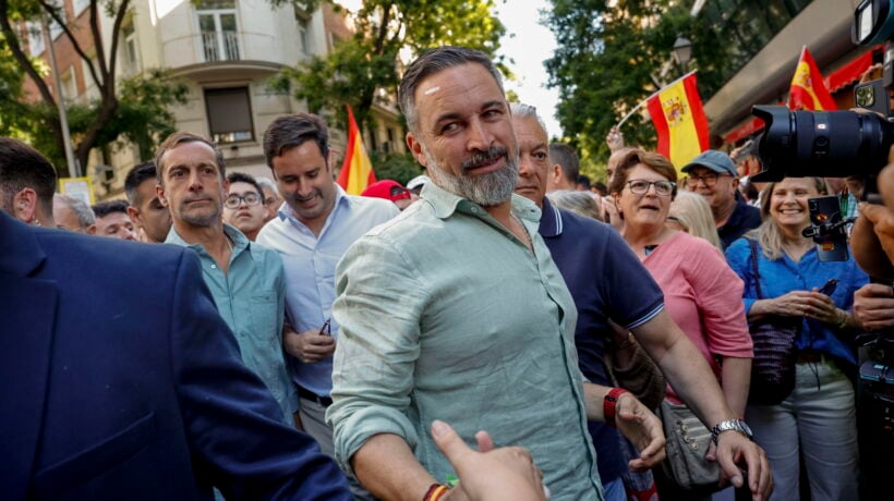 Santiago Abascal: «A causa di Sánchez essere un clandestino è molto redditizio»