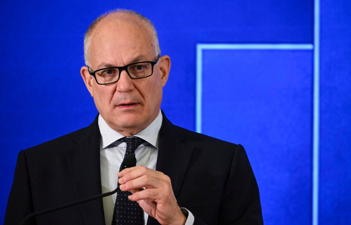 Mentre Gualtieri pensa allo Spin time, Roma va a fuoco e si respira diossina