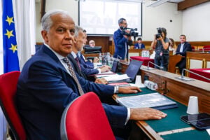 Piantedosi sanziona la Sea Watch e i suoi attivisti insultano l’Italia