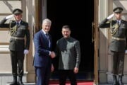 Zelensky non vuole la democrazia, solo i soldi