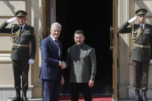 Zelensky non vuole la democrazia, solo i soldi