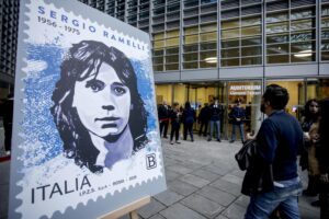 Pure un lungolago intitolato a Ramelli fa affondare gli Antifa nel ridicolo