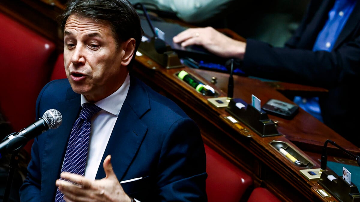 Altra ombra sull’affare mascherine: Dpi trasportati con aerei fantasma