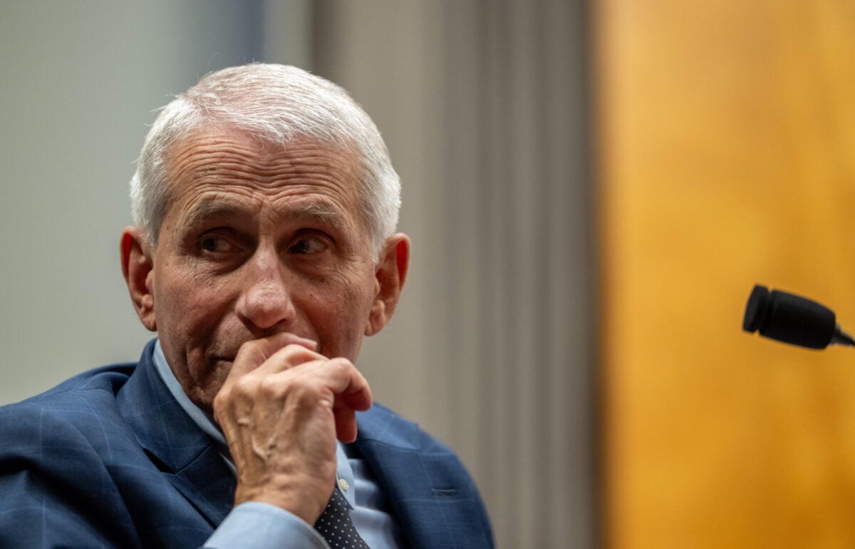 Ex professore di Stanford emarginato durante la pandemia: «Fauci mentì e abusò del suo potere»