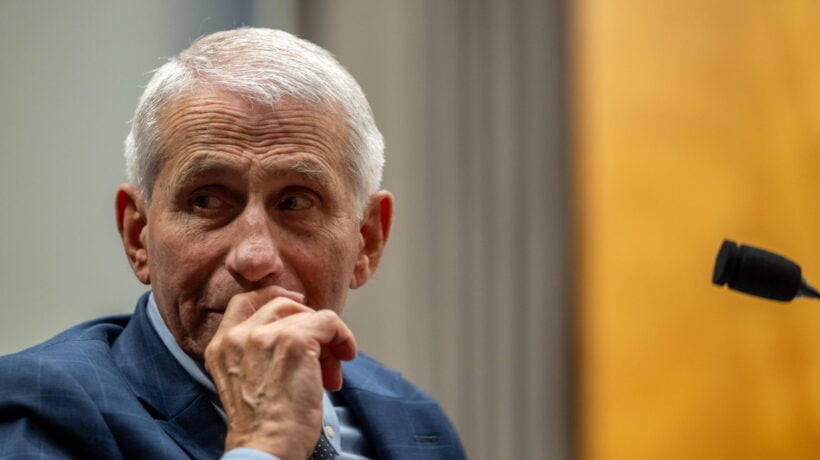 Ex professore di Stanford emarginato durante la pandemia: «Fauci mentì e abusò del suo potere»