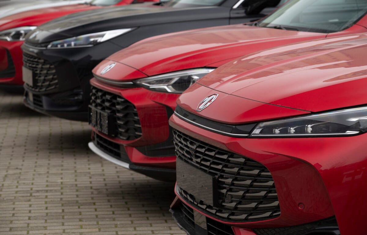 Auto cinesi in fila in Germania