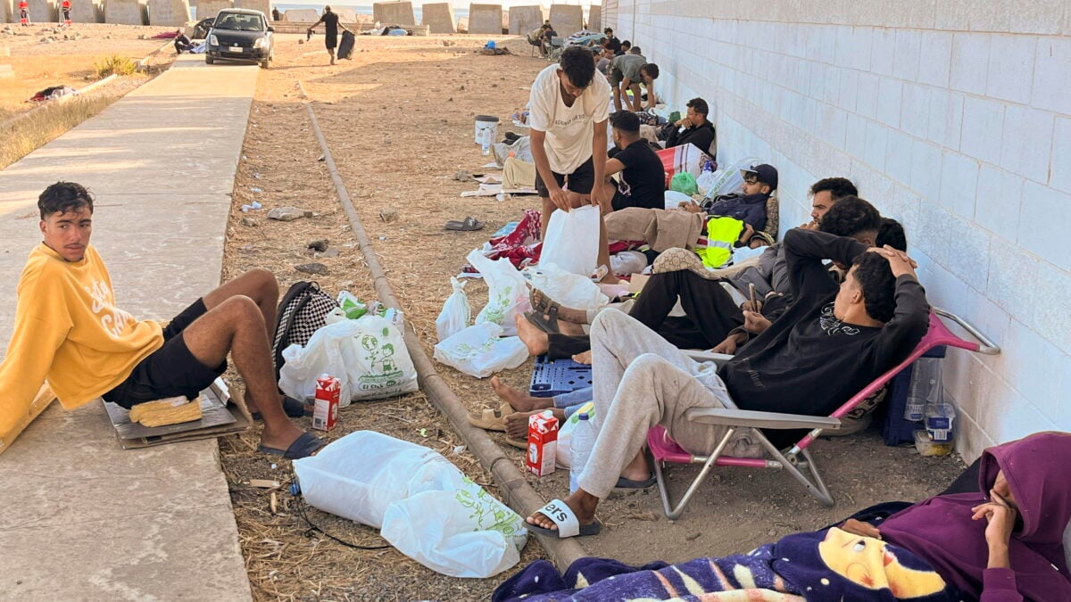 Sánchez si sveglia sul disastro a Ceuta e mostra il pugno contro gli immigrati
