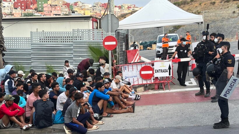 A Ceuta è ancora emergenza. L’Italia tiene chiuso Schengen con la Spagna per altri 15 giorni