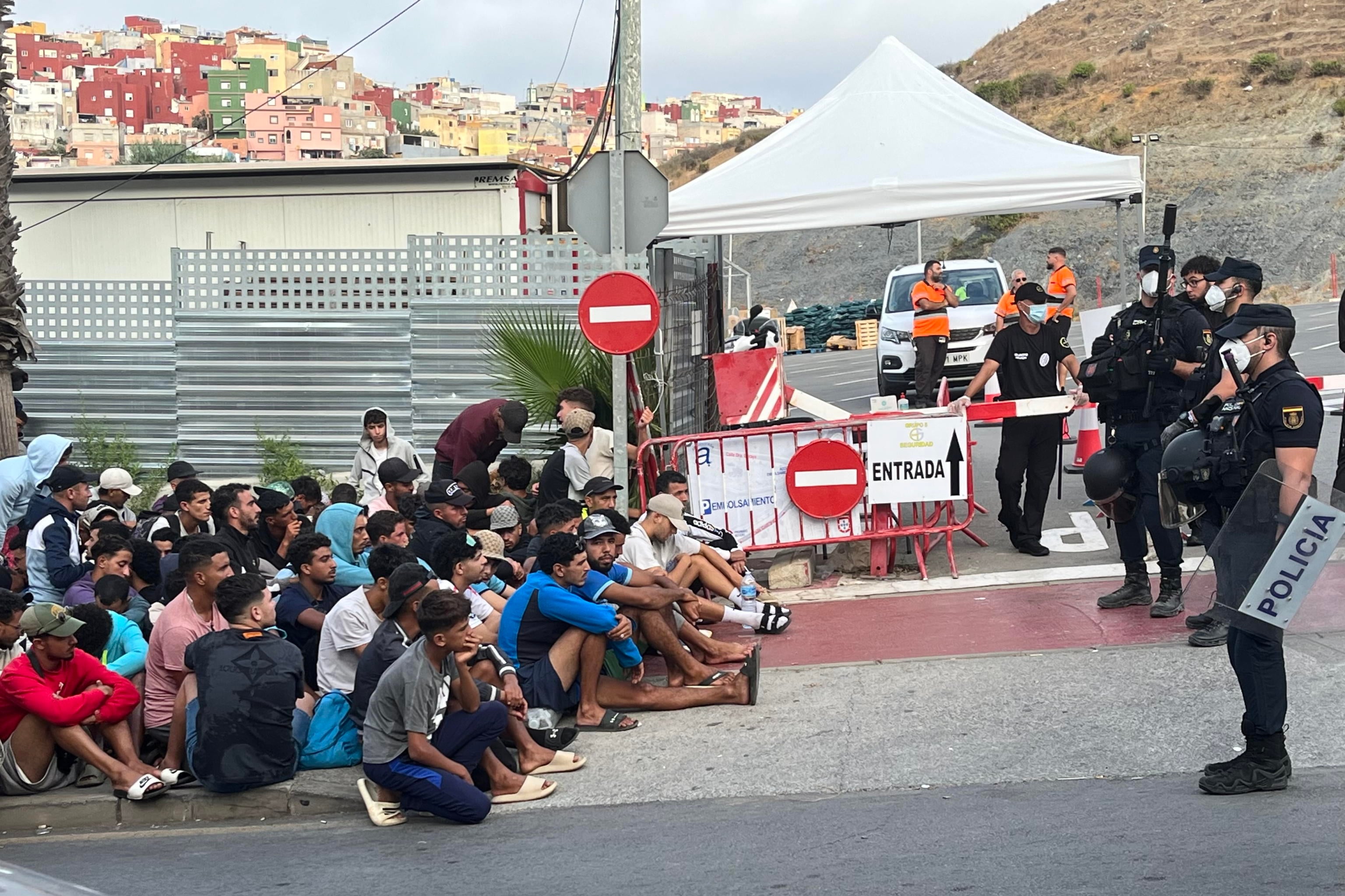 a ceuta 232 ancora emergenza l8217italia tiene chiuso schengen con la spagna per altri 15 giorni da Laverita.info a ceuta 232 ancora emergenza l8217italia tiene chiuso schengen con la spagna per altri 15 giorni