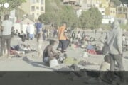 Ceuta, i migranti accampati in spiaggia: «Vogliamo entrare in Europa»