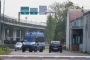 immigrati violenti liberi