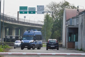 immigrati violenti liberi