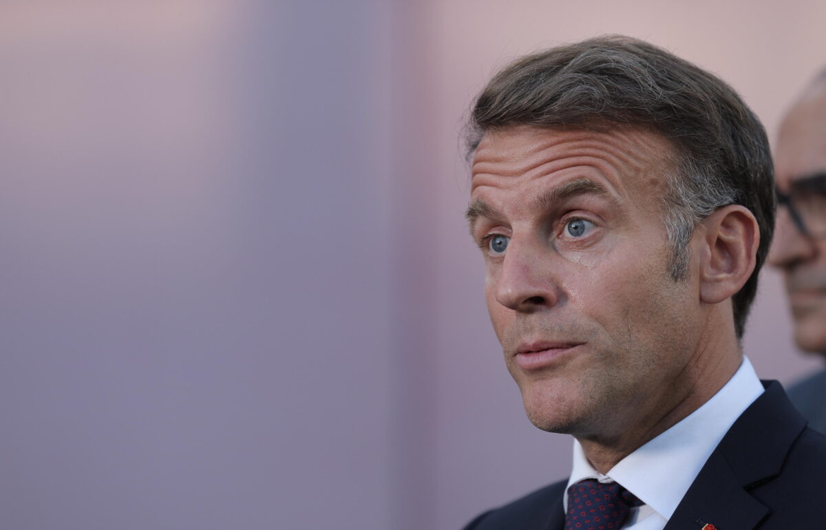 La Corte boccia Macron sullo stop ai social per gli under 15