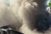 Etna, riprende l’eruzione: allerta rossa per l’aviazione