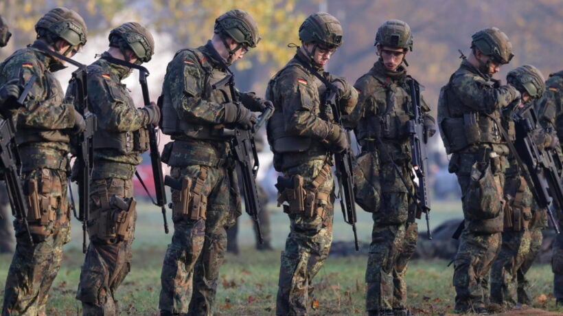 Germania, flop dell’esercito volontario: 530 reclute su 20.000. Ora si valuta la leva