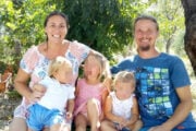 Ora si fanno male da soli: liberate i bimbi del bosco