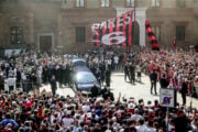 In migliaia per l’ultimo saluto a Baresi