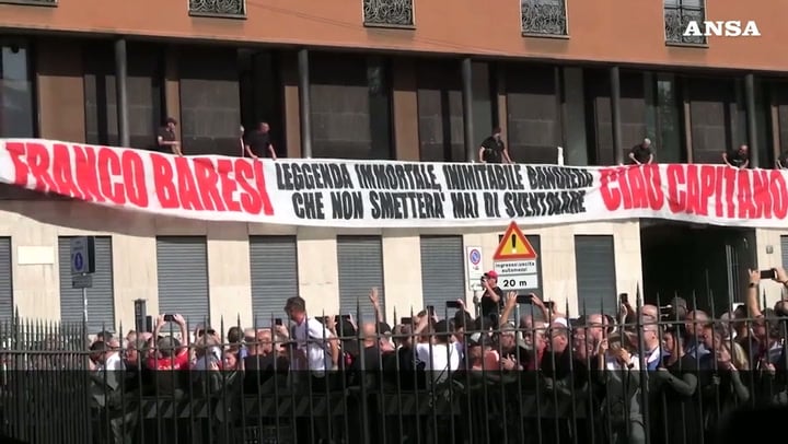 L’ultimo saluto a Baresi: «Un padre, un’icona del calcio»
