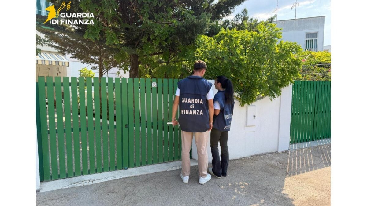 Gallipoli, controlli della GdF sugli affitti brevi: scoperte «case pollaio»