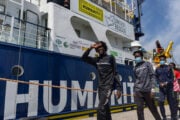 Una Ong tedesca ci rifila 73 migranti. La Svizzera vuole mandarceli in volo