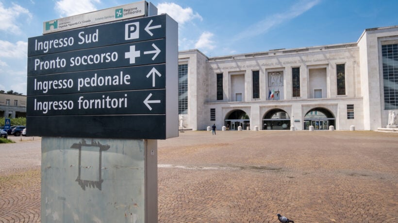 Si dà fuoco mentre videochiama la ex