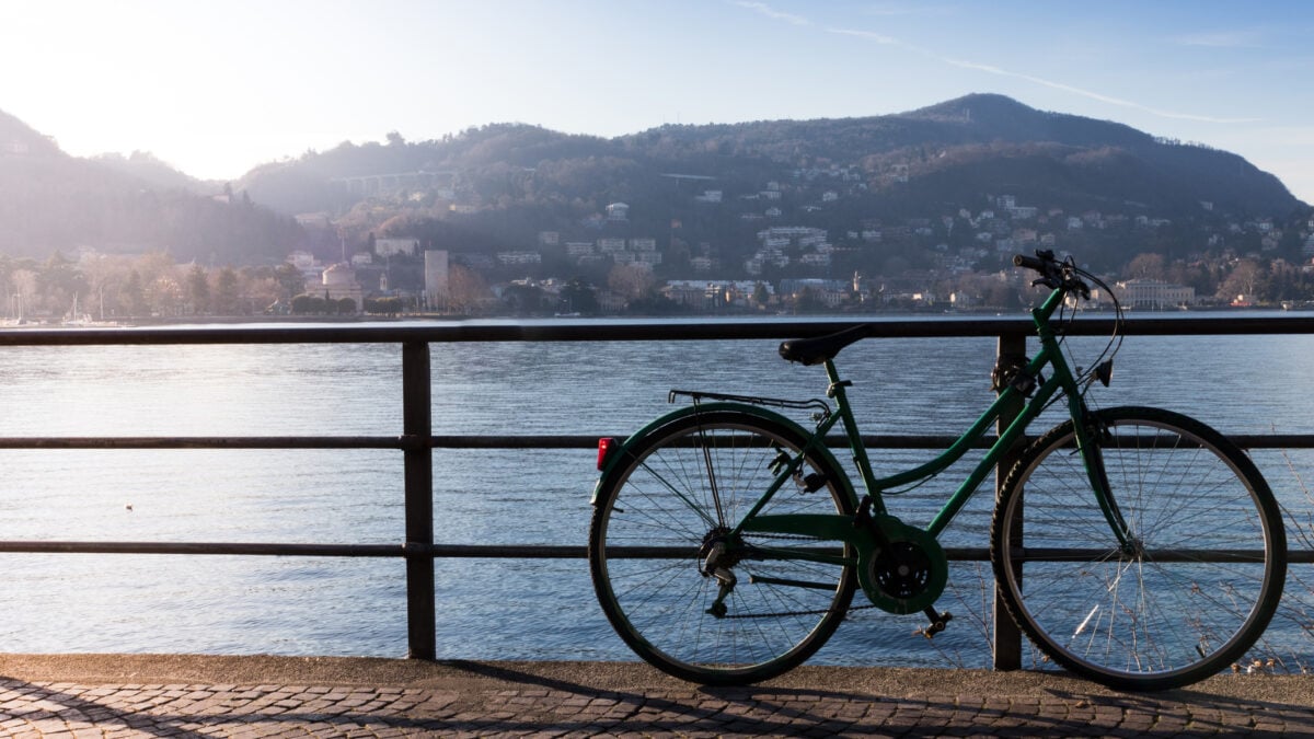 Prima fanno le ciclabili  e poi bandiscono i ciclisti