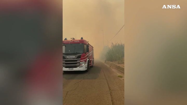 tre incendi vicino alle case residenti evacuati nel tarantino da Laverita.info tre incendi vicino alle case residenti evacuati nel tarantino