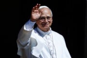 Un pontefice torna all’evento di CL a 44 anni dalla visita di Wojtyla