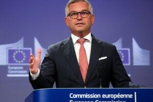 Bruxelles sta dalla parte dell’Italia: «Madrid rimetta le cose a posto»
