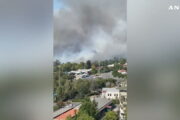 Maxi incendio a Roma, la cenere invade anche il centro