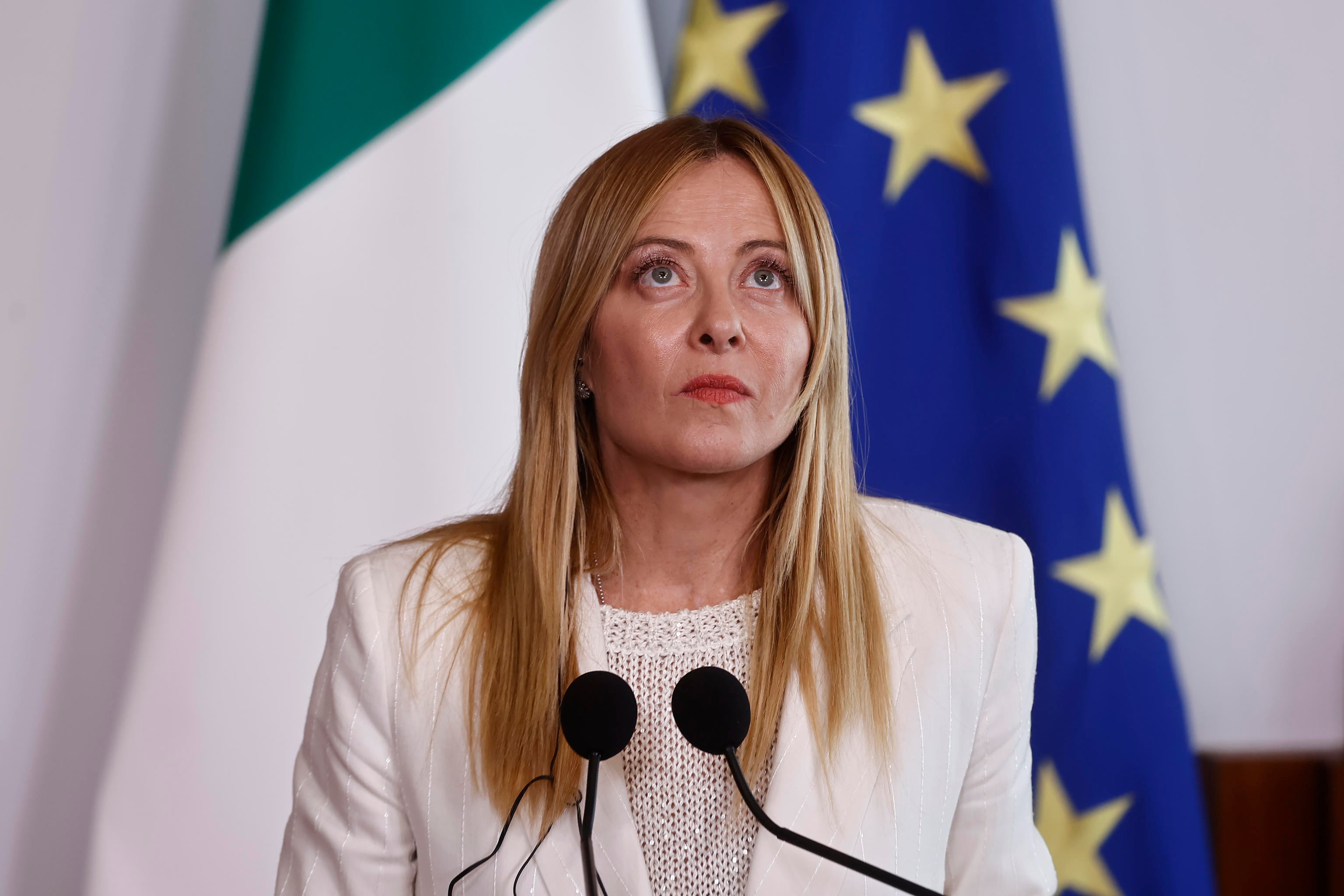 giorgia meloni affonda le balle della schlein sui migranti da Laverita.info giorgia meloni affonda le balle della schlein sui migranti