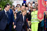Meloni ad Amatrice, applausi e raccoglimento per le vittime