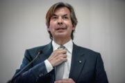 L’affondo di Intesa Sanpaolo: esposto contro Mps