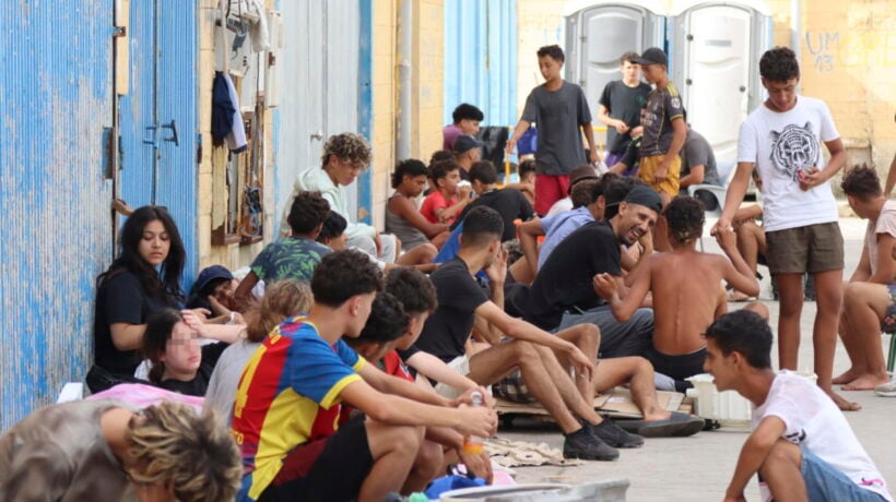 I marocchini stanno già lasciando Ceuta per l’Europa. Polizia a caccia di jihadisti