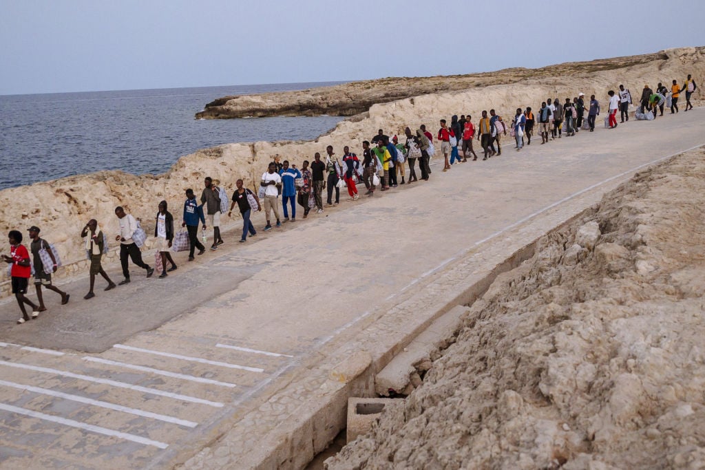 le ong ora ci portano i minorenni che non possiamo rimpatriare da Laverita.info le ong ora ci portano i minorenni che non possiamo rimpatriare